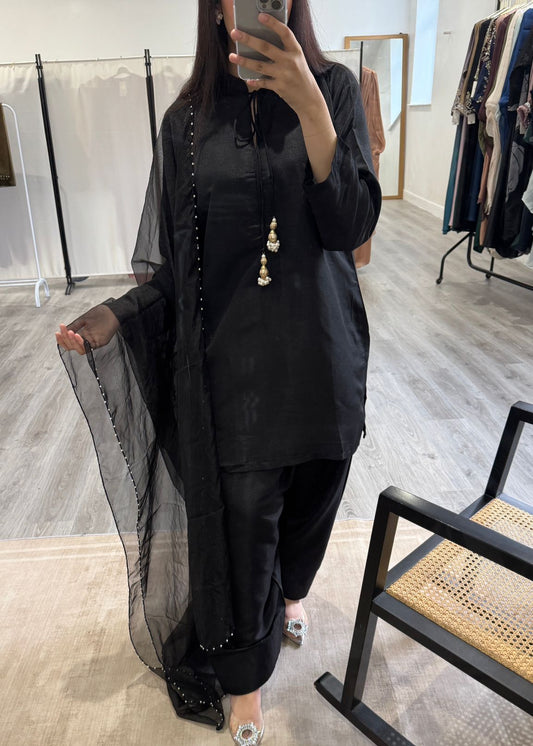 Mahnoor - Black